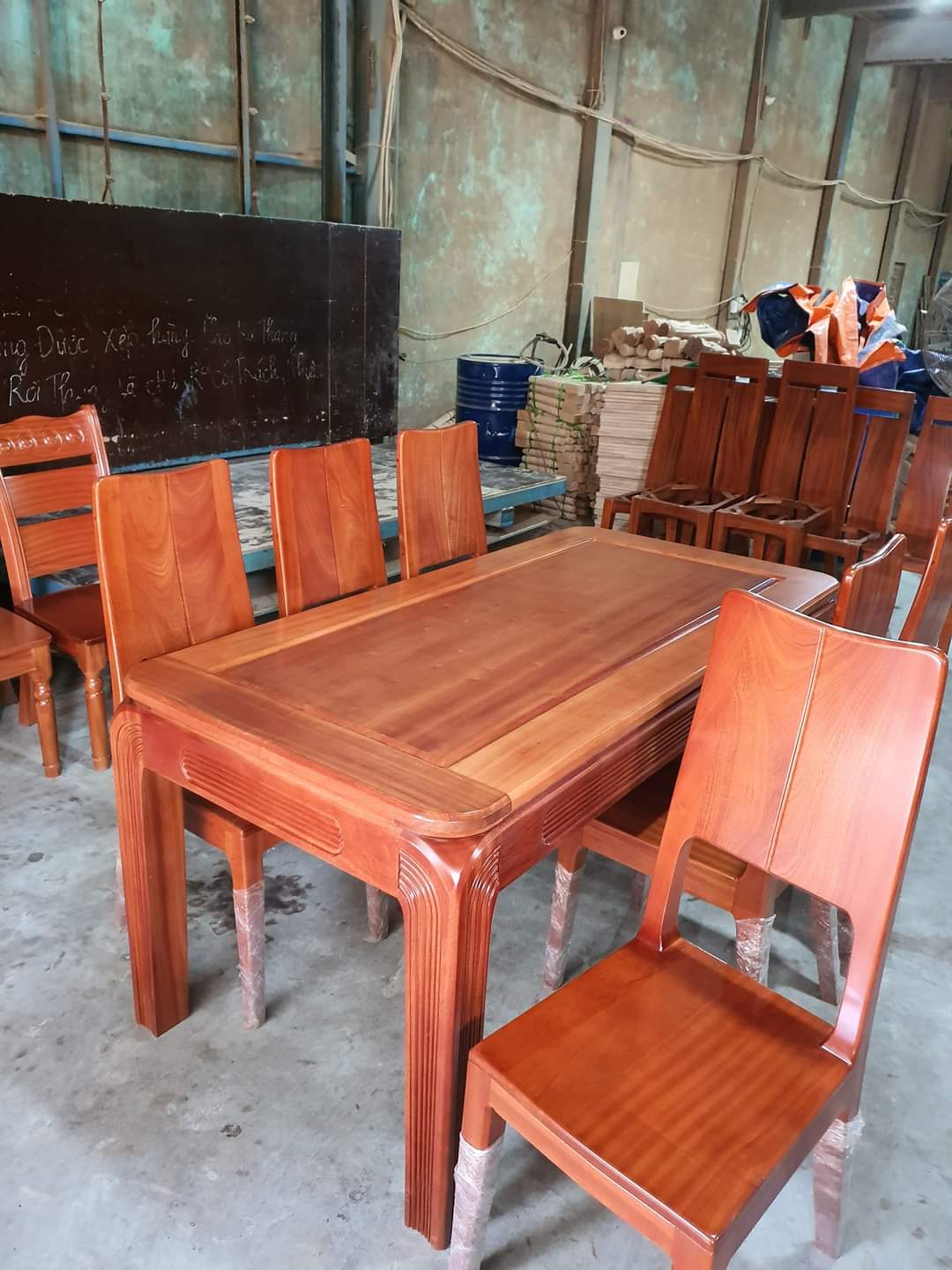 Mẫu bàn ăn gỗ cao cấp 6 ghế